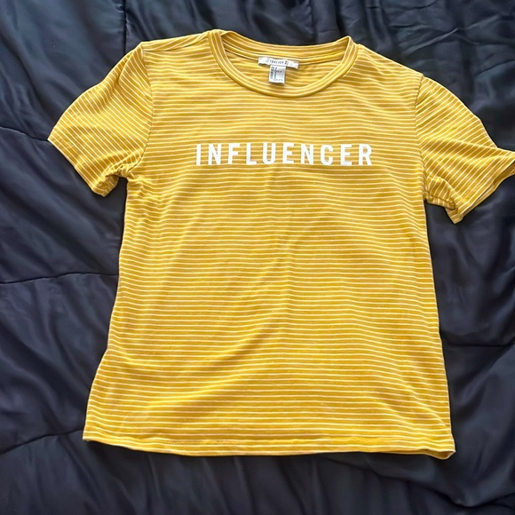 Forever 21 Tops - Forever 21 Influencer graphic tee